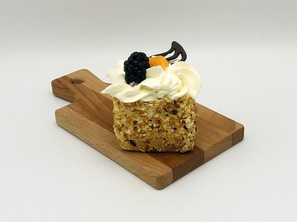 Vierkant Cake Gebakje - Met Hazelnoot